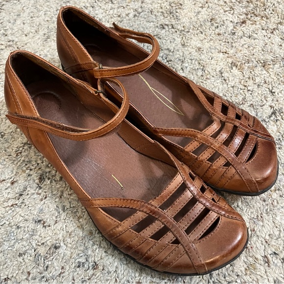 Hush Puppies Shoes - Hush Puppies Brown Leather Mary Janes Size 8
